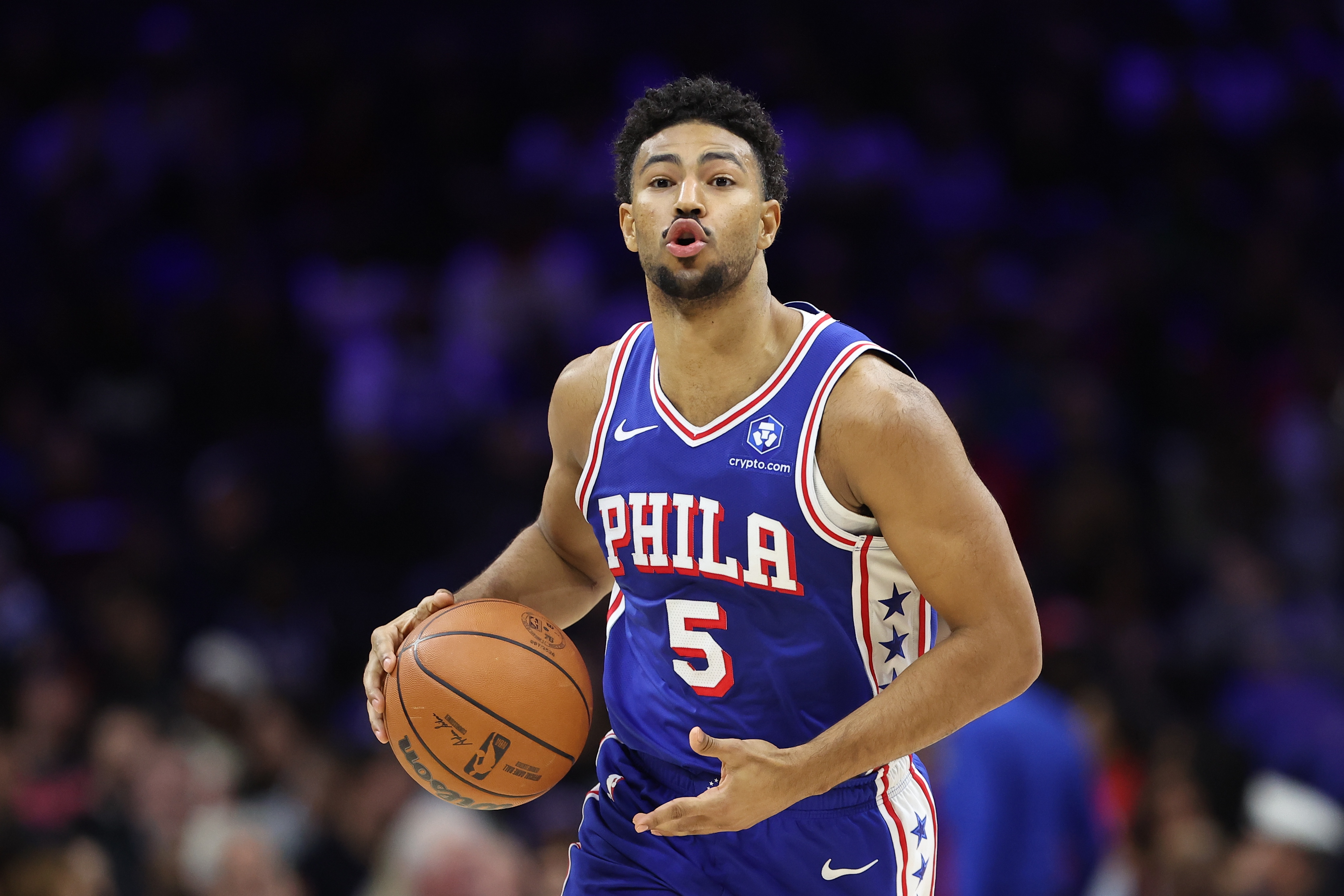 英雄联盟竞猜-末节14分收比赛！格莱姆斯22中11&amp;8罚全中砍下31分3抢断！